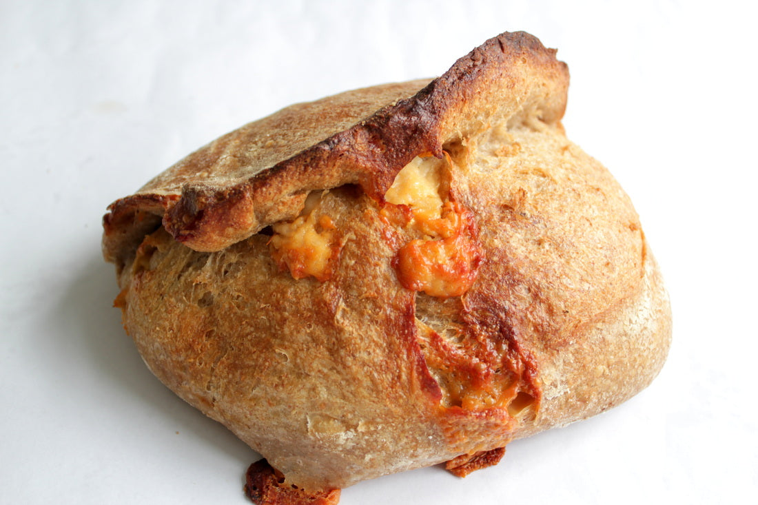 巴馬臣芝士酸種麵包 Sourdough with parmesan