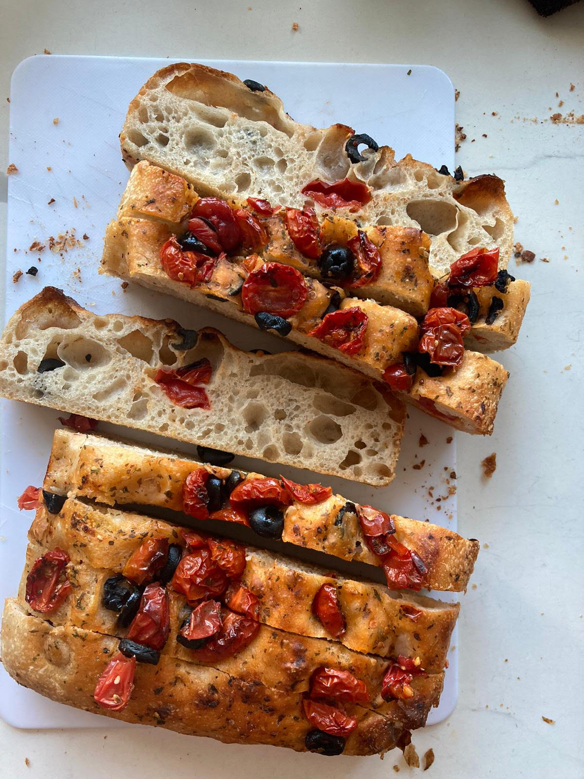 油漬蕃茄橄欖酸種佛卡夏 Tamato confit and black olive Sourdough Focaccia